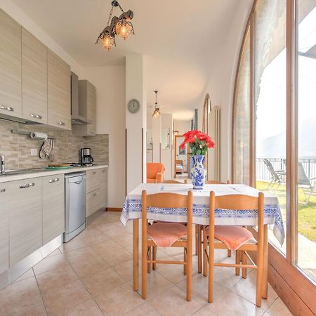 Ferienwohnung Wonderful Flat With Swimming Pool Lift And Garden Gravedona Exterior foto