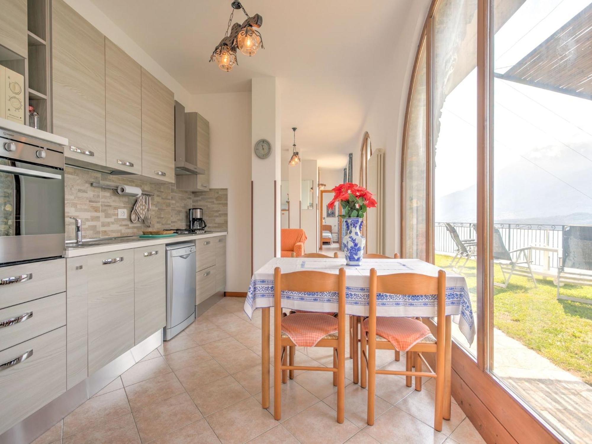 Ferienwohnung Wonderful Flat With Swimming Pool Lift And Garden Gravedona Exterior foto