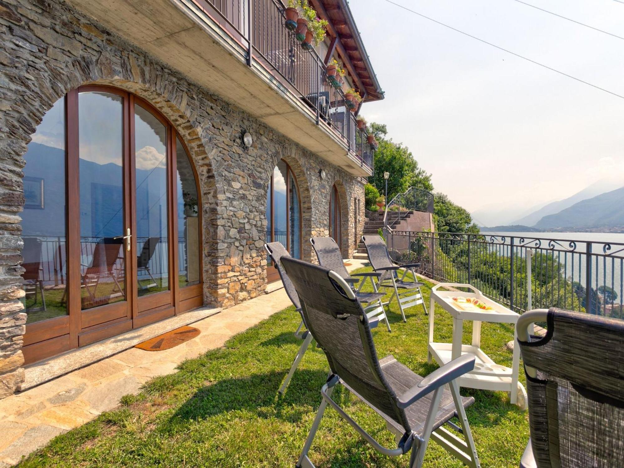 Ferienwohnung Wonderful Flat With Swimming Pool Lift And Garden Gravedona Exterior foto