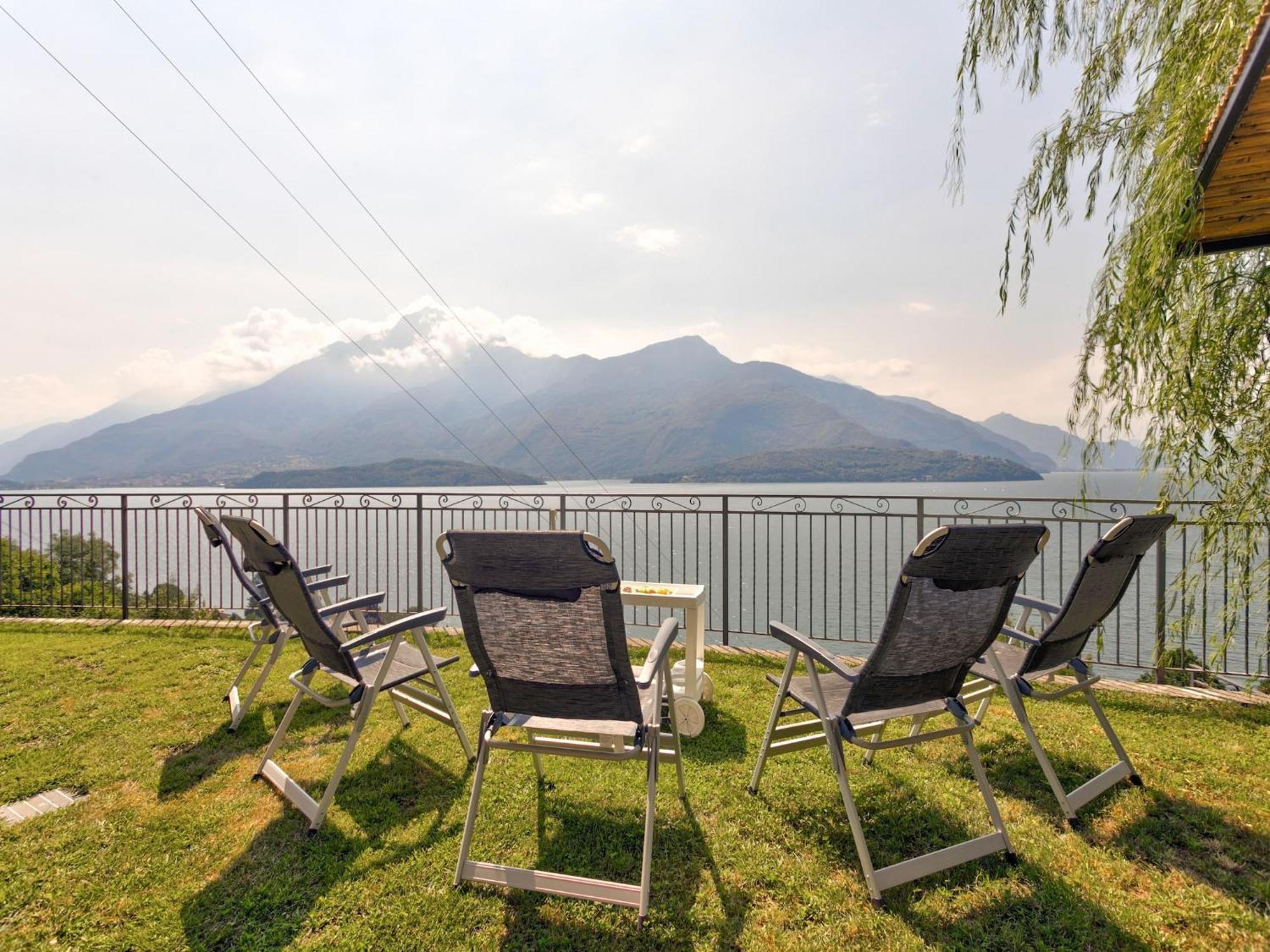 Ferienwohnung Wonderful Flat With Swimming Pool Lift And Garden Gravedona Exterior foto