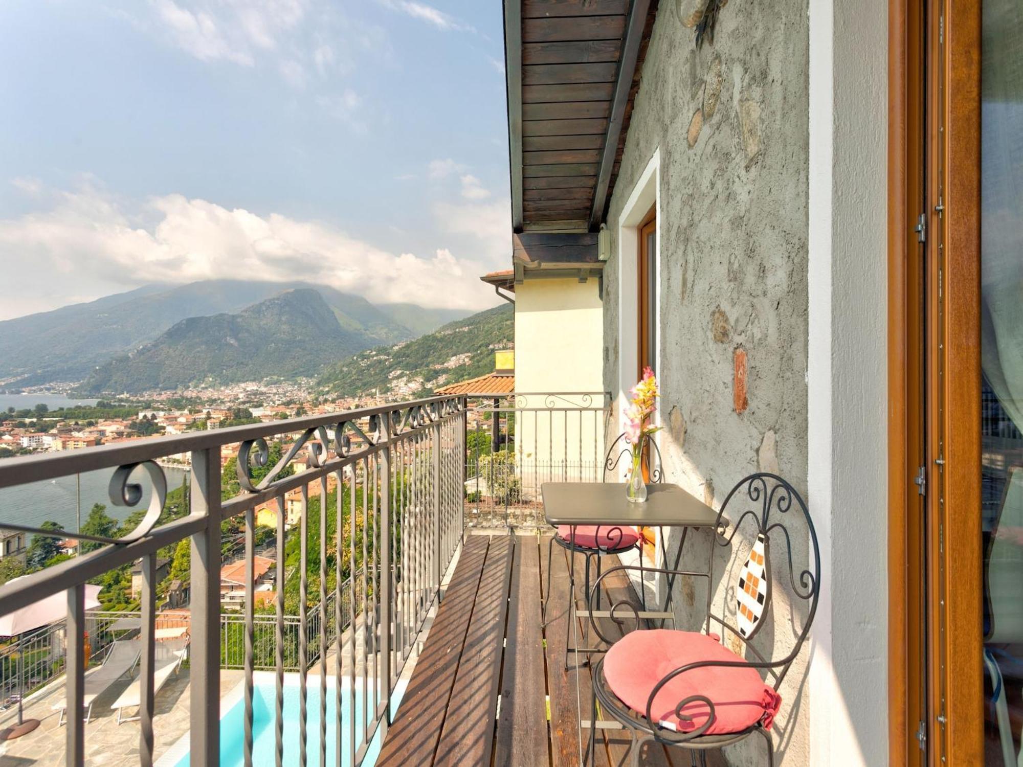 Ferienwohnung Wonderful Flat With Swimming Pool Lift And Garden Gravedona Exterior foto