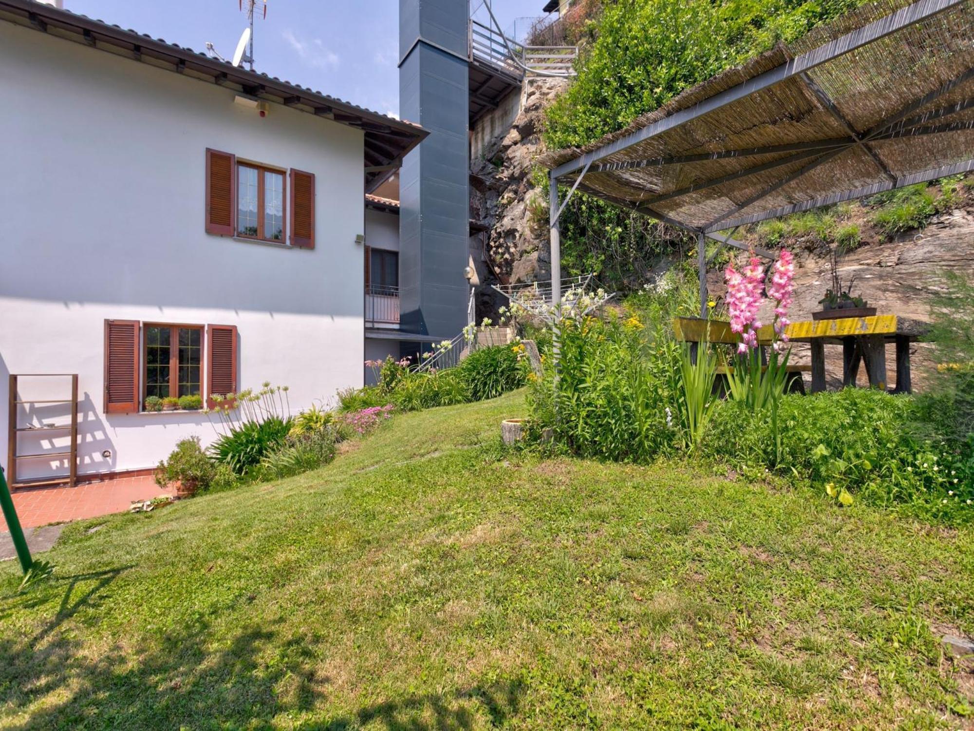 Ferienwohnung Wonderful Flat With Swimming Pool Lift And Garden Gravedona Exterior foto