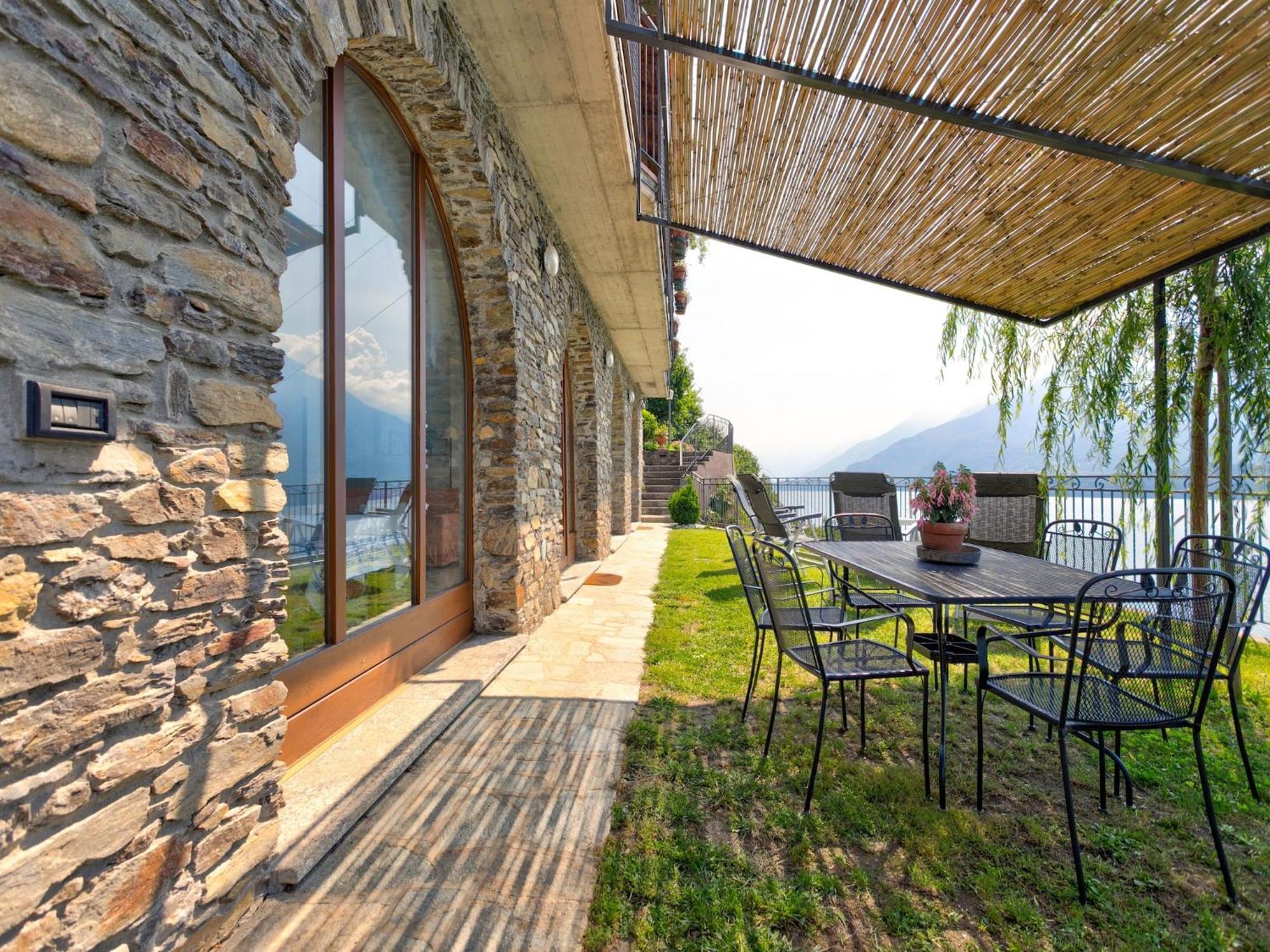 Ferienwohnung Wonderful Flat With Swimming Pool Lift And Garden Gravedona Exterior foto