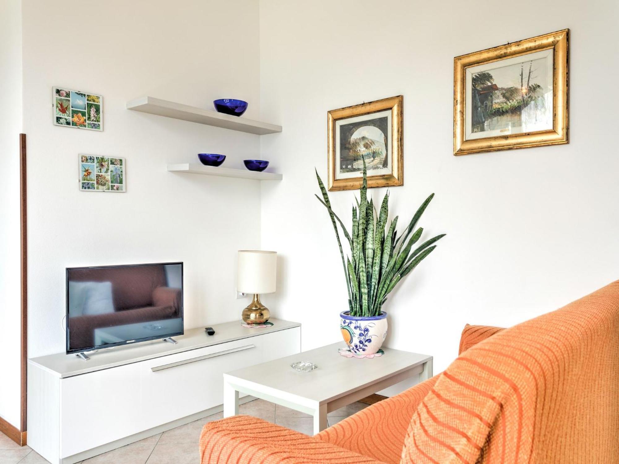 Ferienwohnung Wonderful Flat With Swimming Pool Lift And Garden Gravedona Exterior foto
