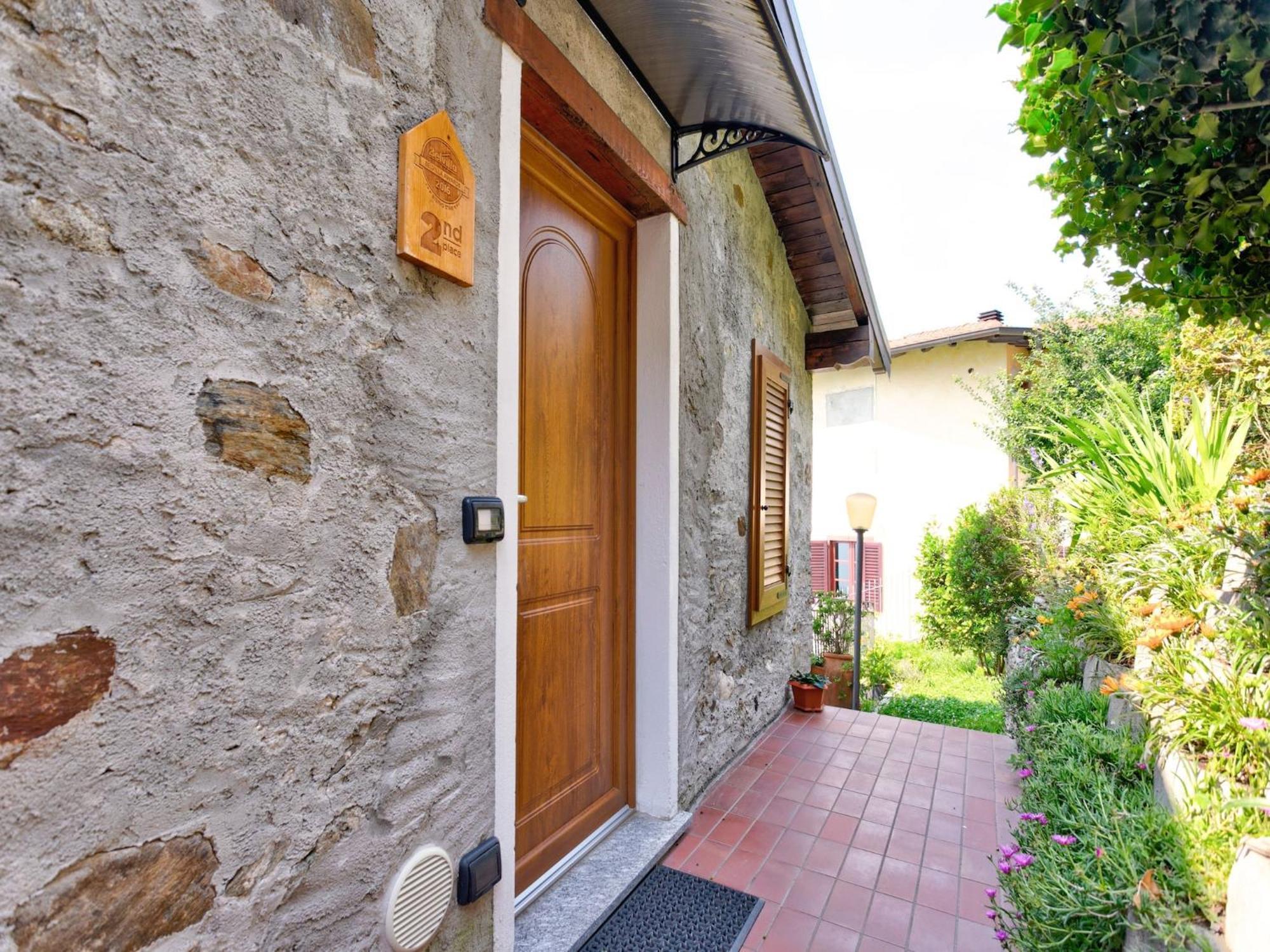 Ferienwohnung Wonderful Flat With Swimming Pool Lift And Garden Gravedona Exterior foto