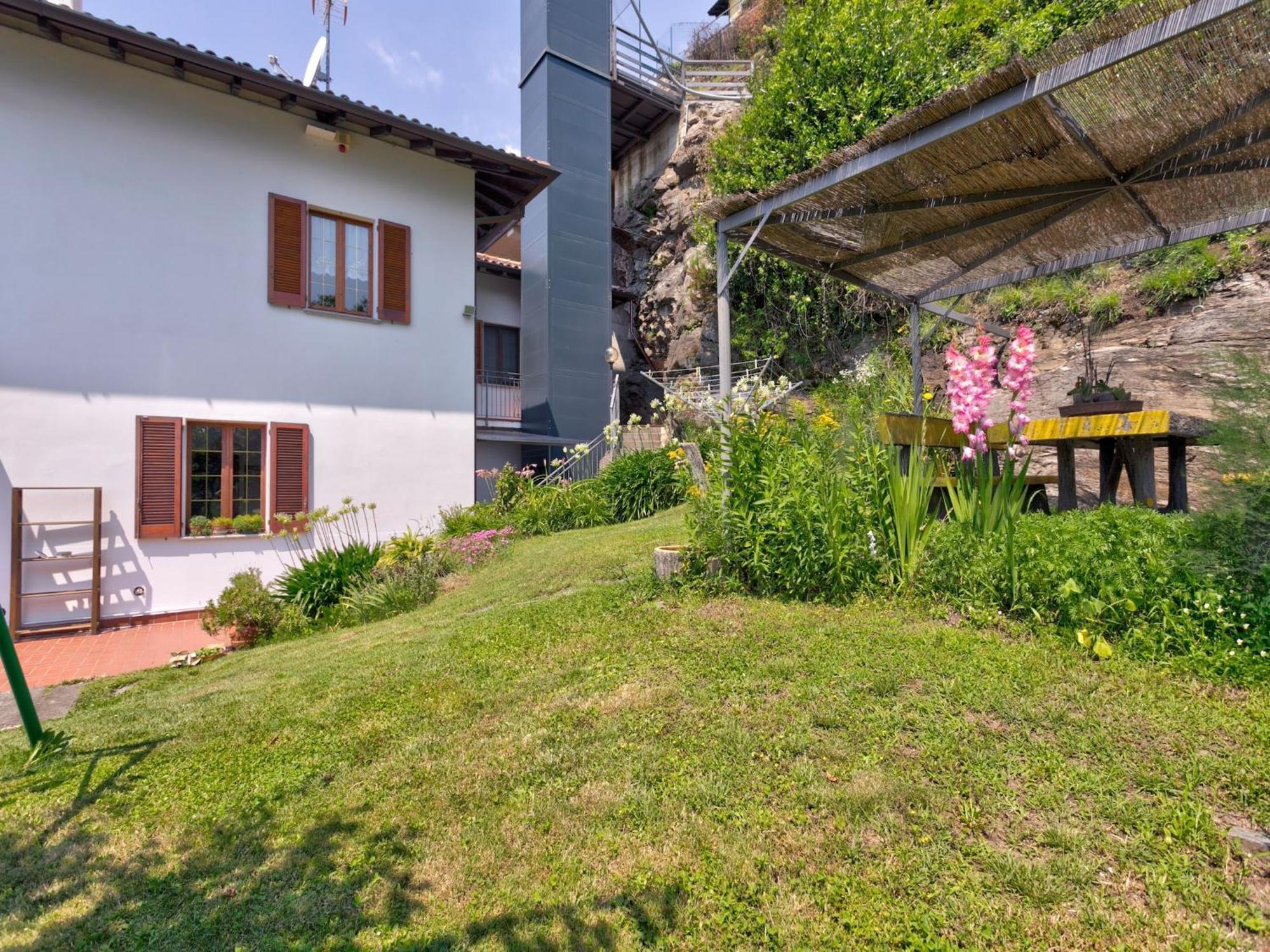 Ferienwohnung Wonderful Flat With Swimming Pool Lift And Garden Gravedona Exterior foto