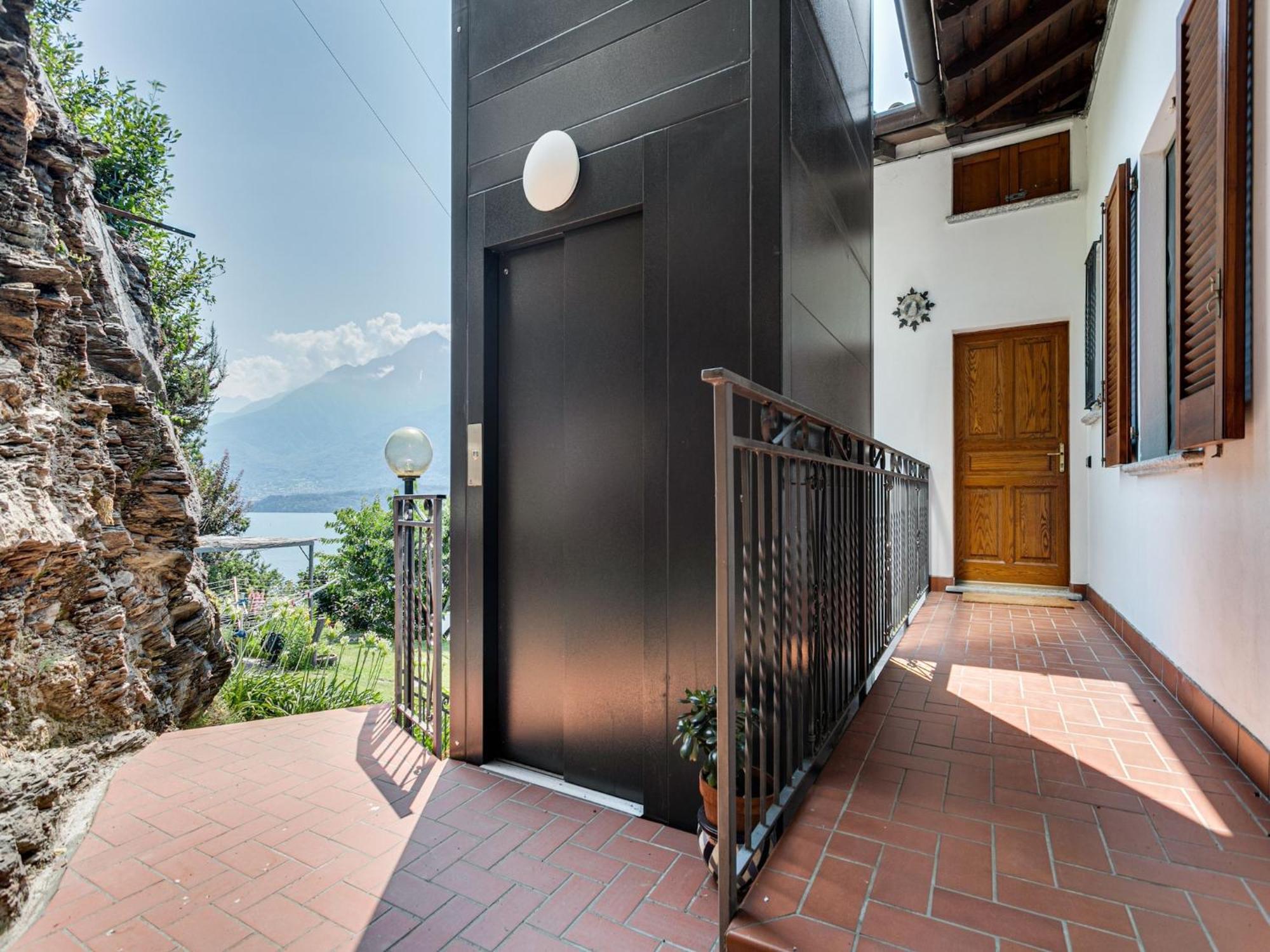 Ferienwohnung Wonderful Flat With Swimming Pool Lift And Garden Gravedona Exterior foto