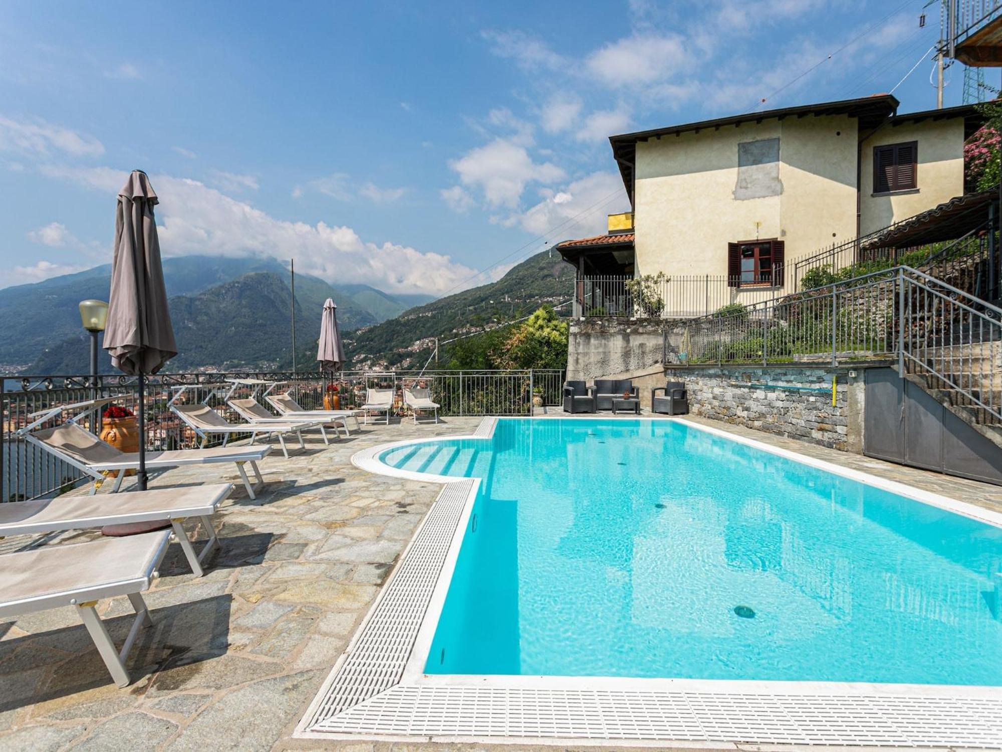 Ferienwohnung Wonderful Flat With Swimming Pool Lift And Garden Gravedona Exterior foto