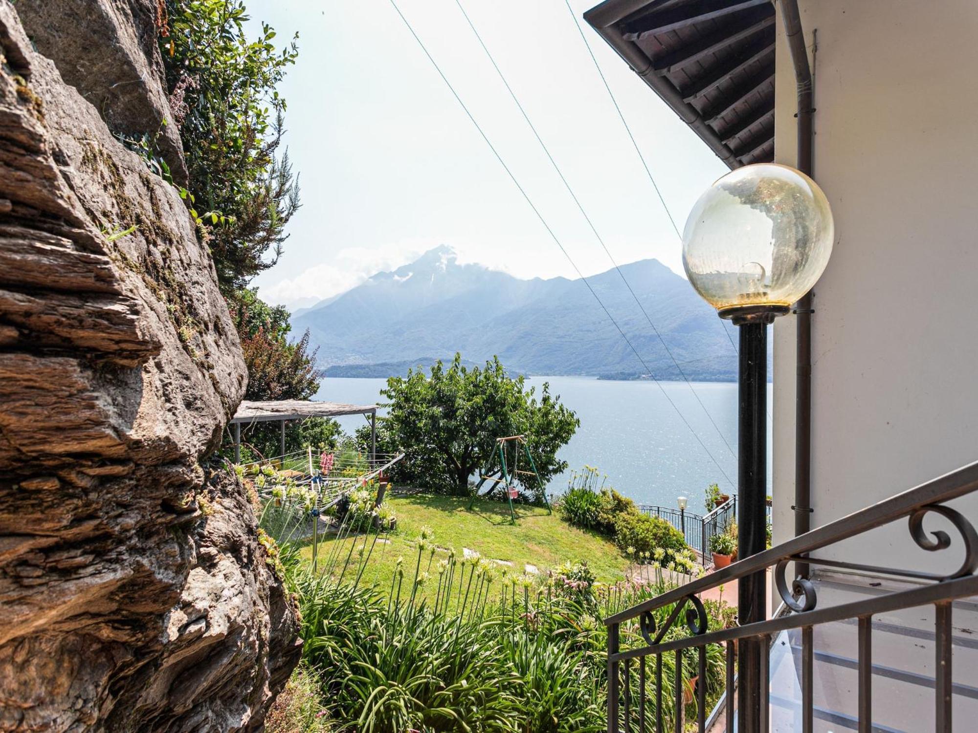 Ferienwohnung Wonderful Flat With Swimming Pool Lift And Garden Gravedona Exterior foto