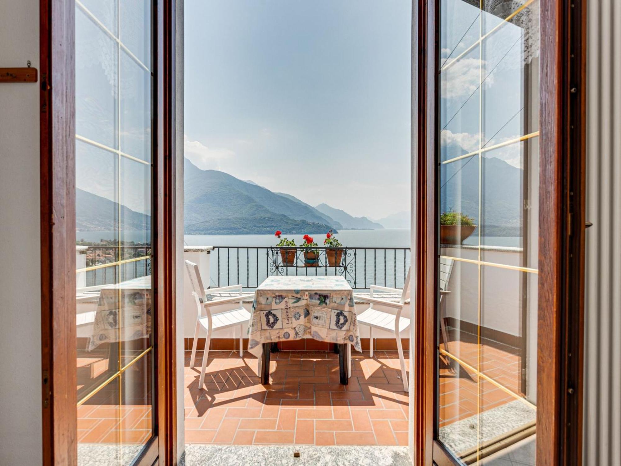 Ferienwohnung Wonderful Flat With Swimming Pool Lift And Garden Gravedona Exterior foto