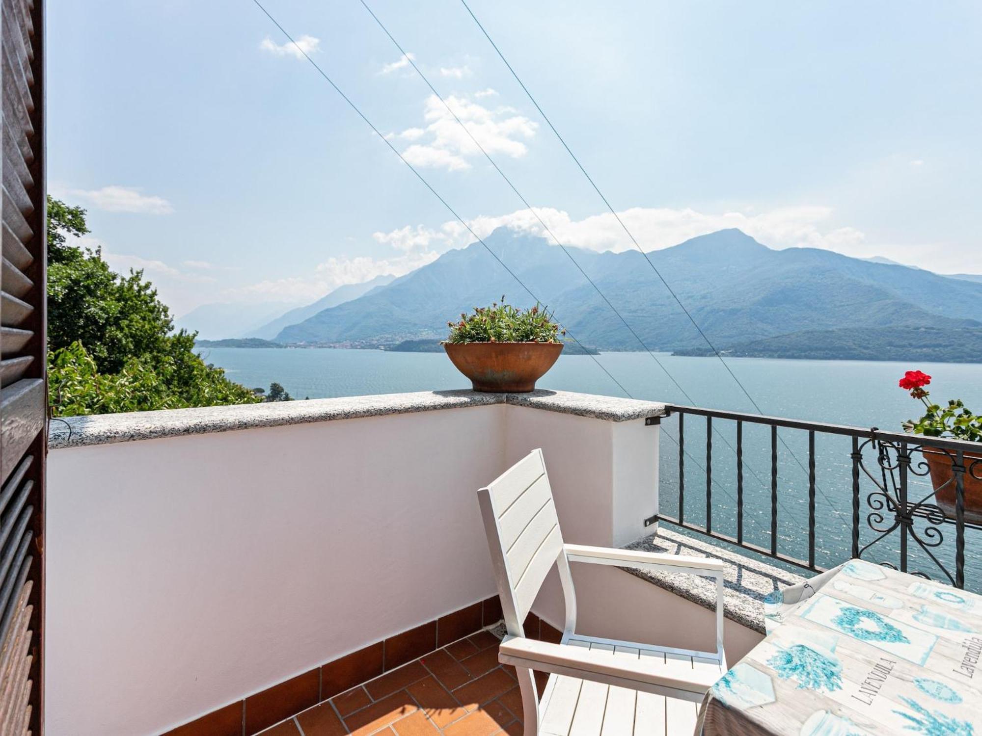 Ferienwohnung Wonderful Flat With Swimming Pool Lift And Garden Gravedona Exterior foto