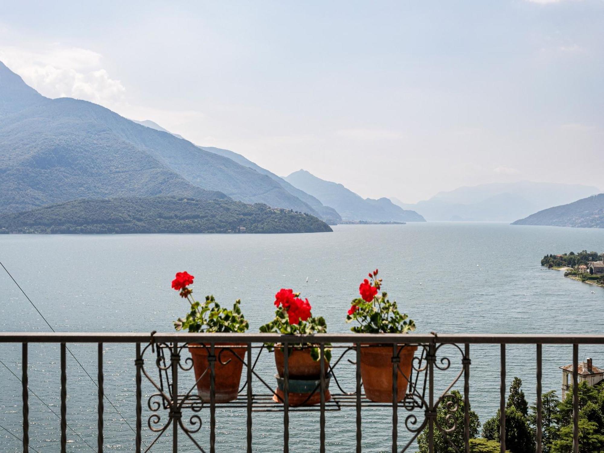 Ferienwohnung Wonderful Flat With Swimming Pool Lift And Garden Gravedona Exterior foto