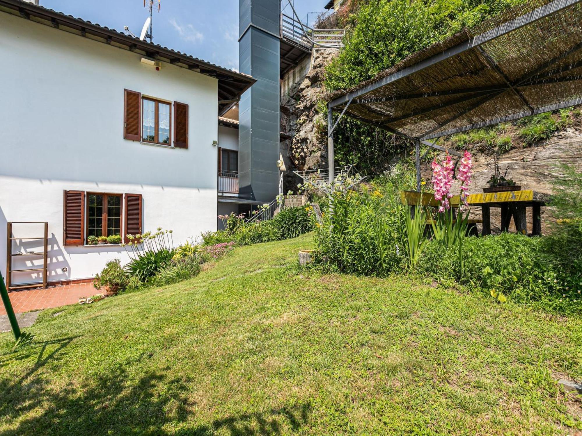 Ferienwohnung Wonderful Flat With Swimming Pool Lift And Garden Gravedona Exterior foto